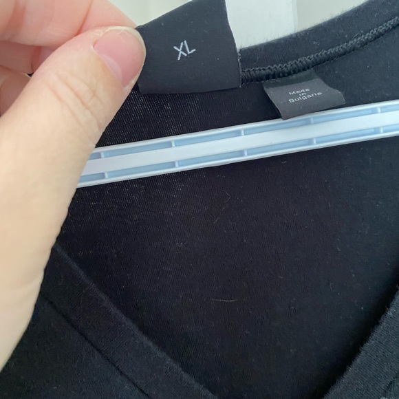 Hugo Boss v neck T-shirt XL - Picture 5 of 5